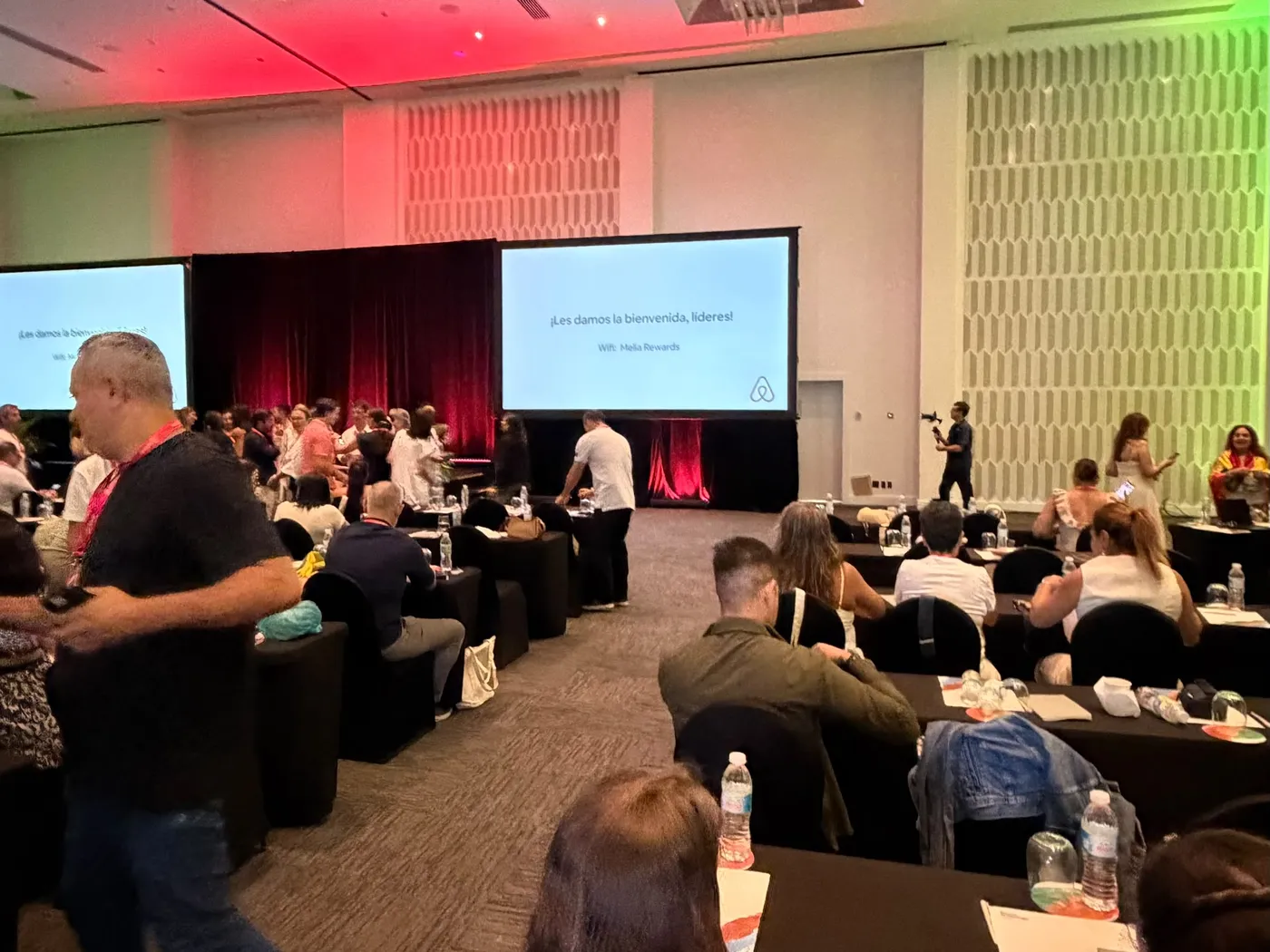 Sessão do Airbnb Community Leader Summit 2026, em Punta Cana